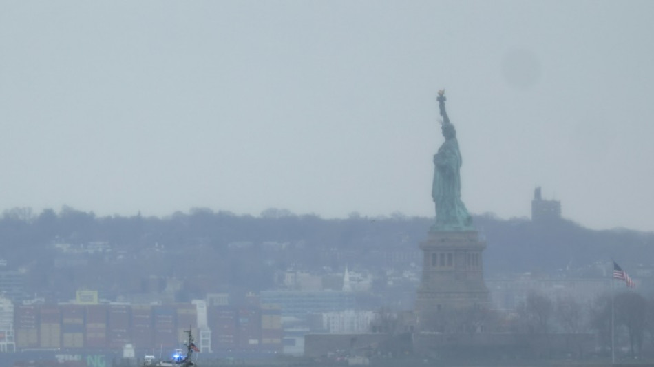 Plusieurs morts dans le crash spectaculaire d'un hélicoptère dans le fleuve de New York