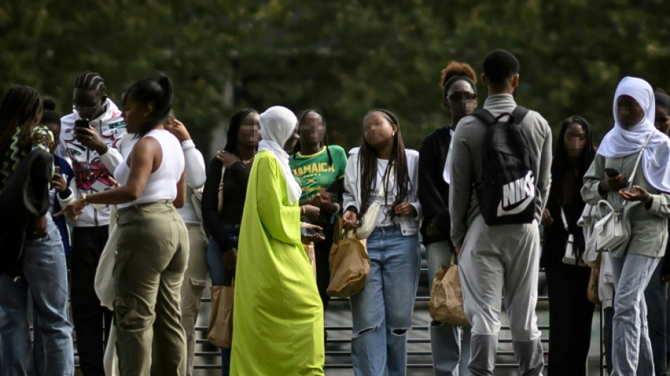 Escuelas en Francia impiden el acceso a decenas de j&oacute;venes musulmanas por usar la abaya