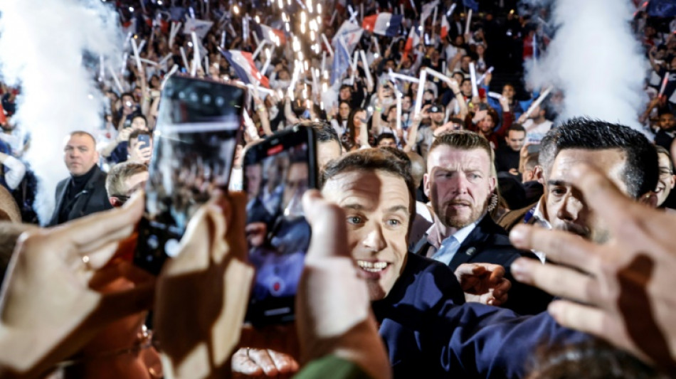 Macron schw&ouml;rt seine Anh&auml;nger bei seiner einzigen gro&szlig;en Wahlkampfveranstaltung ein
