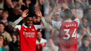 Five-star Arsenal back on top of the Premier League