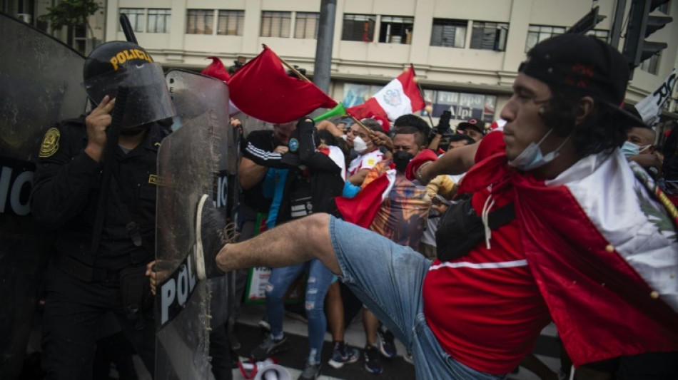 Un muerto y 15 heridos en nueva jornada de protestas en Perú