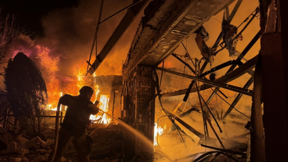 Bombardeios russos deixam tr&ecirc;s mortos na Ucr&acirc;nia; explos&otilde;es em Kiev