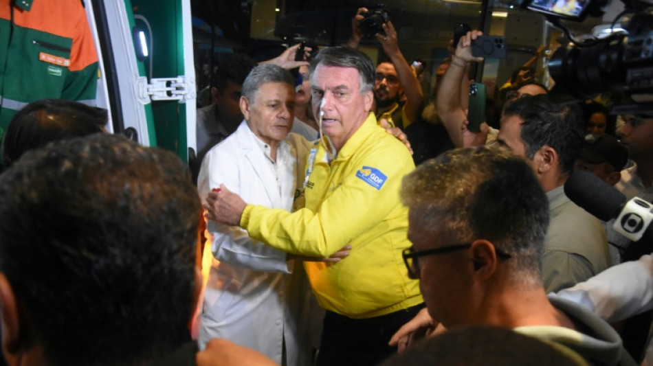 Brésil: Bolsonaro opéré "avec succès" à l'abdomen