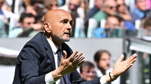 Juve: tifosi Juve in campo, si chiude dopo un tempo la partitella allo Stadium