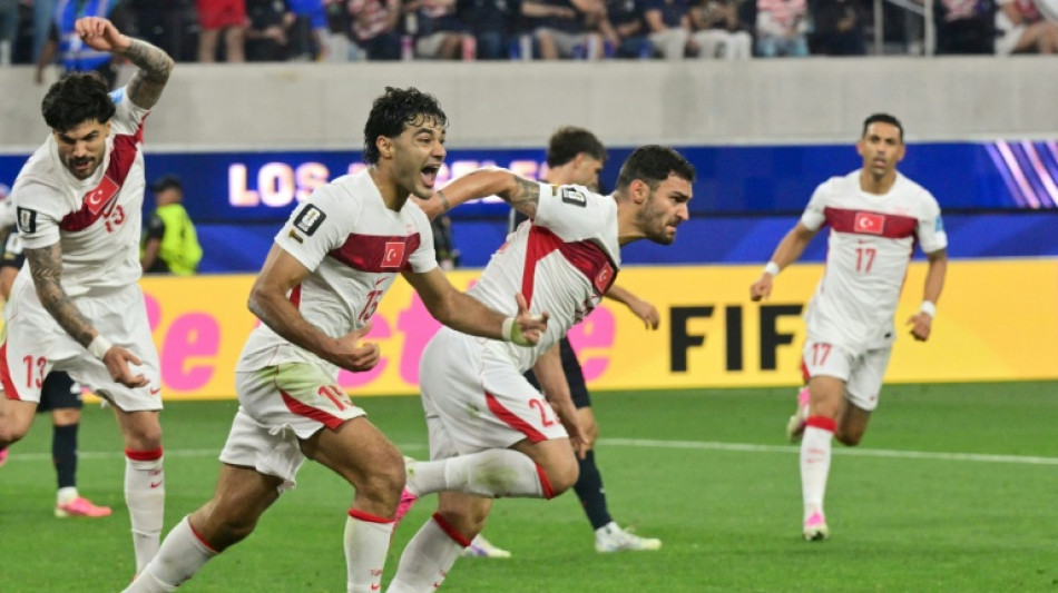 J&aacute; classificado para os 16-avos da Copa, EUA perde para Turquia (3-2) no &uacute;ltimo minuto
