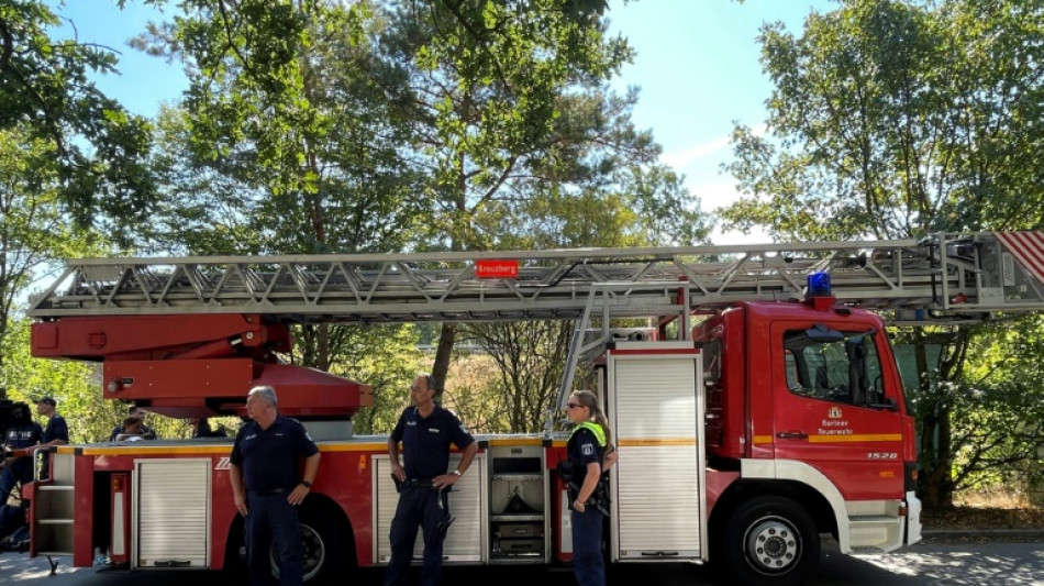 Feuer im Berliner Grunewald weitgehend gel&ouml;scht - Bahnverkehr kann wieder rollen