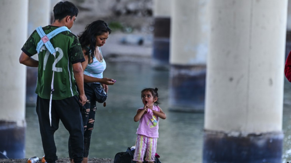 Le d&eacute;sespoir plus fort que la peur pour les migrants du Rio Grande