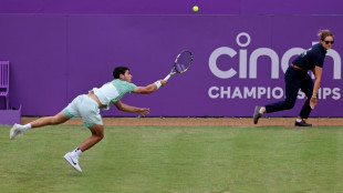 Alcaraz survives Queen's scare, Murray's winning streak ends
