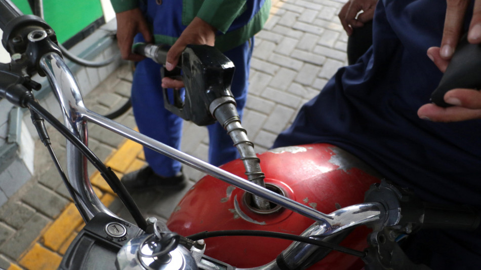 Mimit, il gasolio cala di 10 centesimi, ma resta sopra i 2 euro