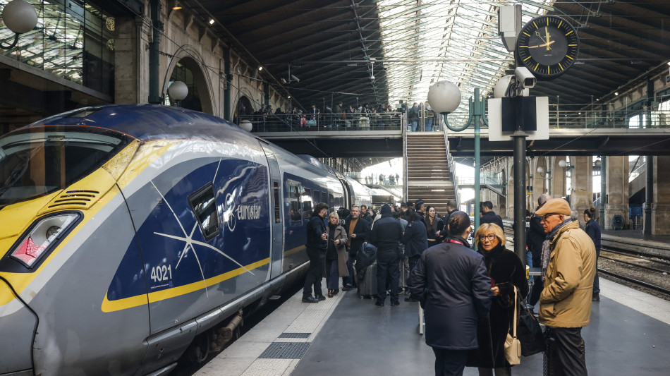 Eurostar, 'riprendono i servizi con la riapertura parziale del tunnel'