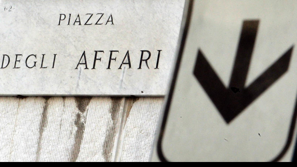 Borsa: Milano -0,33% con i petroliferi, resta in corsa Italgas