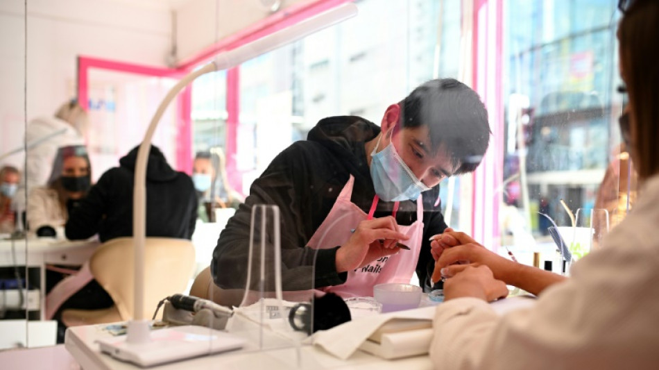 Las l&aacute;mparas de calor y su uso en la aplicaci&oacute;n de esmalte de u&ntilde;as semipermanente podr&iacute;an causar c&aacute;ncer