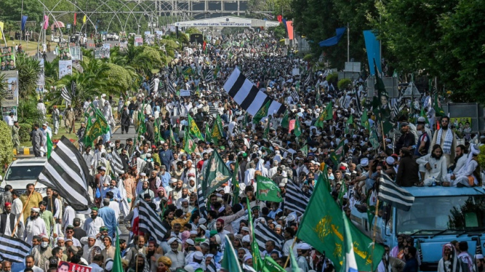 Manifestaci&oacute;n progubernamental en Pakist&aacute;n y nueva audiencia para Khan