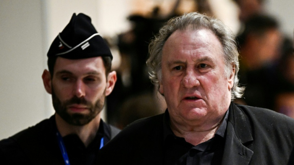 Depardieu denuncia un reportaje de televisi&oacute;n franc&eacute;s que aceler&oacute; su ca&iacute;da 