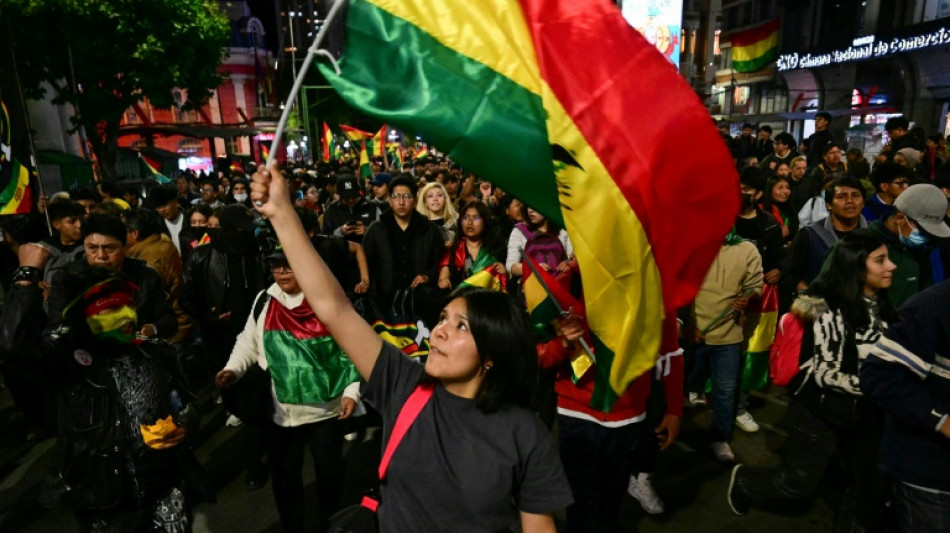 Cientos de personas protestan en Bolivia contra la elecci&oacute;n de Paz como presidente