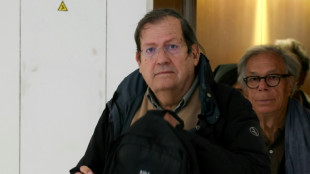 Soup&ccedil;ons d'emploi fictif au Canard encha&icirc;n&eacute;: le proc&egrave;s d'anciens dirigeants s'est ouvert