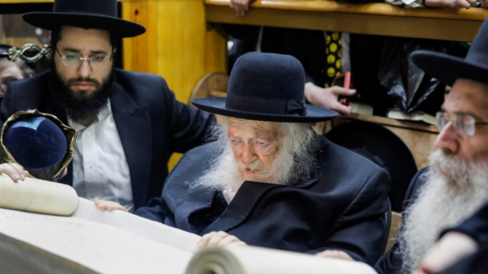 Isra&euml;l: une foule massive converge aux fun&eacute;railles du "Prince de la Torah"