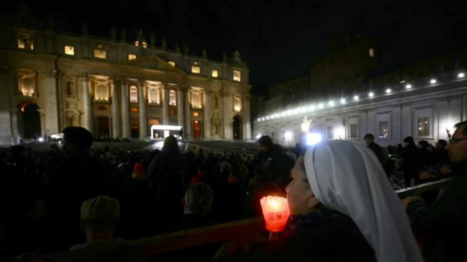 Le pape, dans un &eacute;tat critique mais stationnaire, poursuit ses th&eacute;rapies
