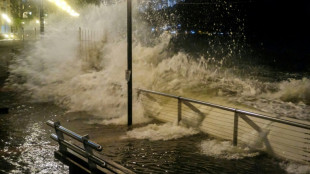 Supertufão Ragasa afeta Hong Kong depois de provocar 14 mortes em Taiwan