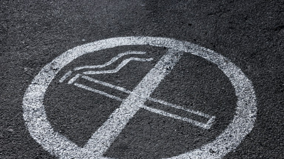 Terrasses, arr&ecirc;ts de bus: l'extension des espaces sans tabac au menu des 27