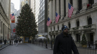 Wall Street termine en ordre dispers&eacute;, le Dow Jones arrache un troisi&egrave;me record d'affil&eacute;e