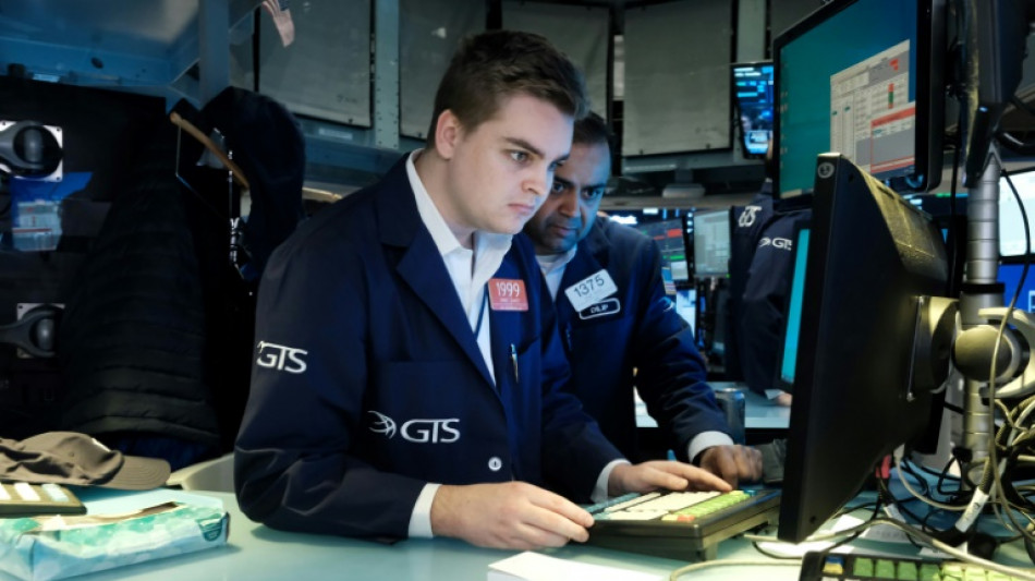 Wall Street ouvre en hausse, aid&eacute;e par la Chine, l'Ukraine et avant la Fed