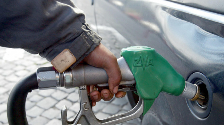 Qe, prezzo benzina cala, self a 1,736 euro al litro