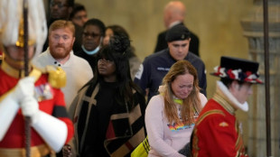 Avant les fun&eacute;railles du si&egrave;cles, les dirigeants &eacute;trangers s'inclinent devant Elizabeth II 