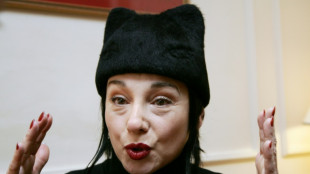 M&iacute;sia, cantora que ajudou a renovar o fado, morre aos 69 anos