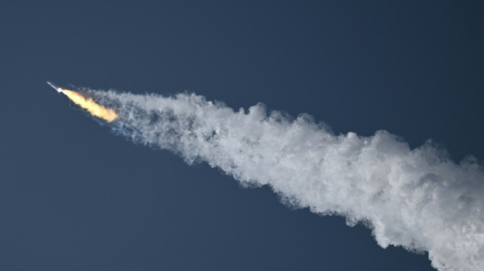 Foguete Starship da SpaceX explode durante seu 1&ordm; voo de teste