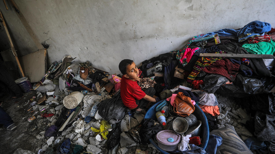 Media, almeno 112 morti in 24 ore in raid di Israele su Gaza