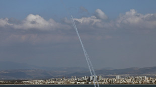 Raffineria di Haifa colpita da bomba a grappolo lanciata da Iran