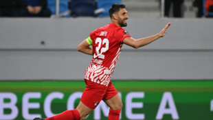 Hattrick-Capitano Grifo schie&szlig;t Freiburg Richtung K.o.-Runde