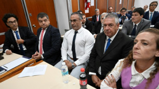 Maradona: quatre ans apr&egrave;s s'ouvre le proc&egrave;s de la mort du "Dieu"