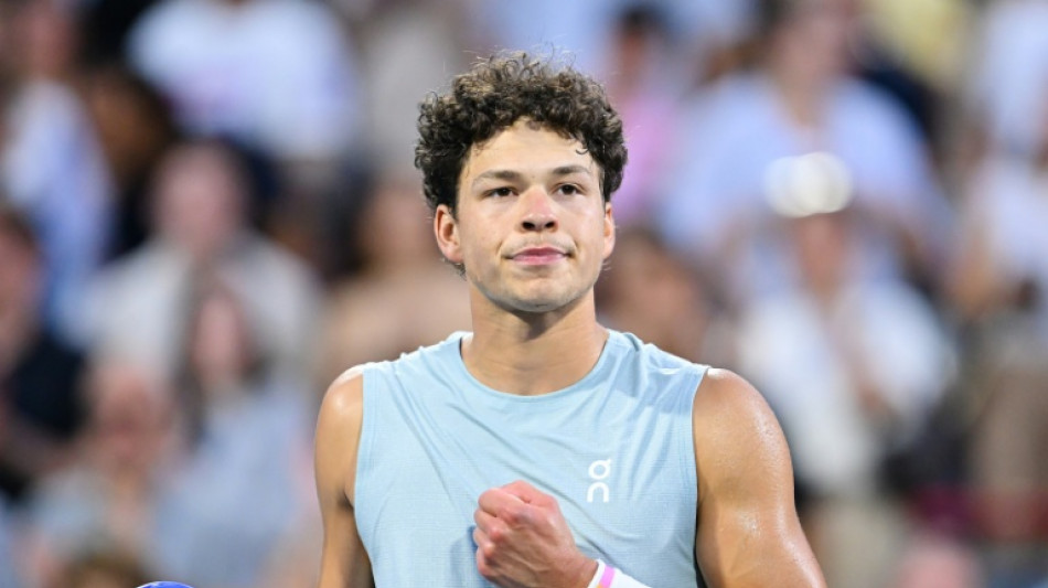 Shelton sweeps Fonseca to reach another Montreal quarter-final
