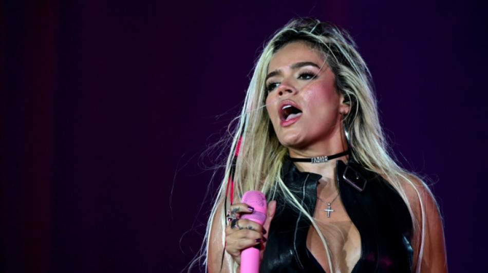 Karol G pede desculpas por sua nova m&uacute;sica, '+57', acusada de sexualizar menores