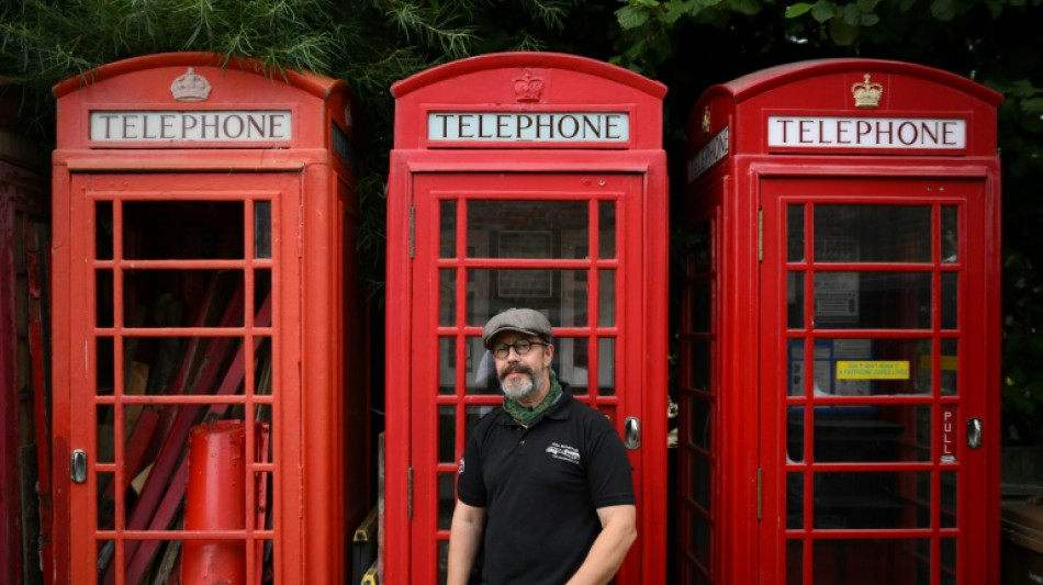 Caf&eacute;s ou biblioth&egrave;ques: la seconde vie des cabines t&eacute;l&eacute;phoniques britanniques