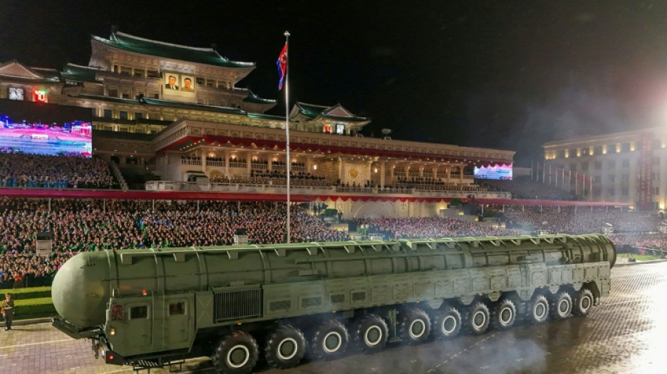 Coreia do Norte exibe seus m&iacute;sseis em desfile diante de autoridades russas e chinesas