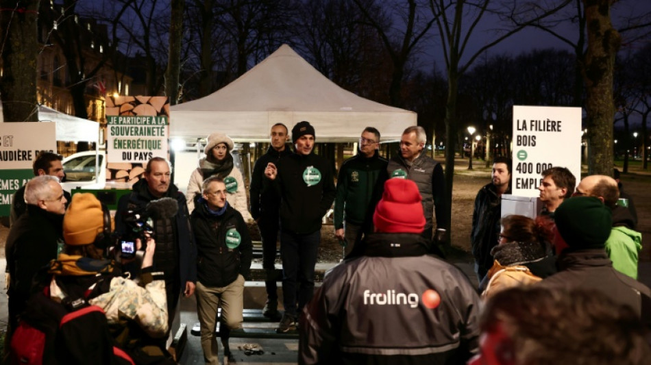 MaPrimeR&eacute;nov': les chaudi&eacute;ristes bois manifestent pour b&eacute;n&eacute;ficier de la principale aide
