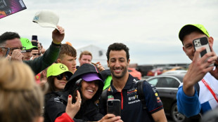 'Stoked' Ricciardo replaces de Vries at AlphaTauri 