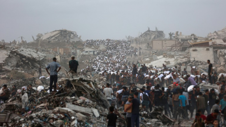 Gaza, vista do c&eacute;u, &eacute; um territ&oacute;rio submerso na escurid&atilde;o