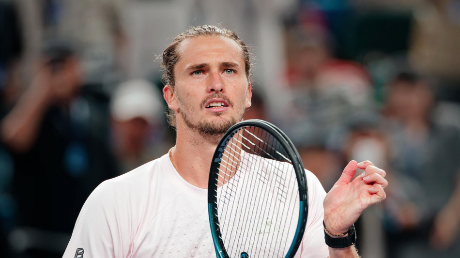 Masters Shanghai: Zverev rischia con Bublik ma raggiunge i quarti