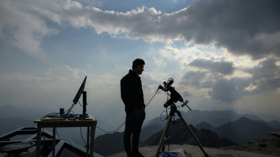 "Ca va se d&eacute;gager": Au Pic du Midi bouch&eacute; par les nuages, on esp&egrave;re voir l'&eacute;clipse