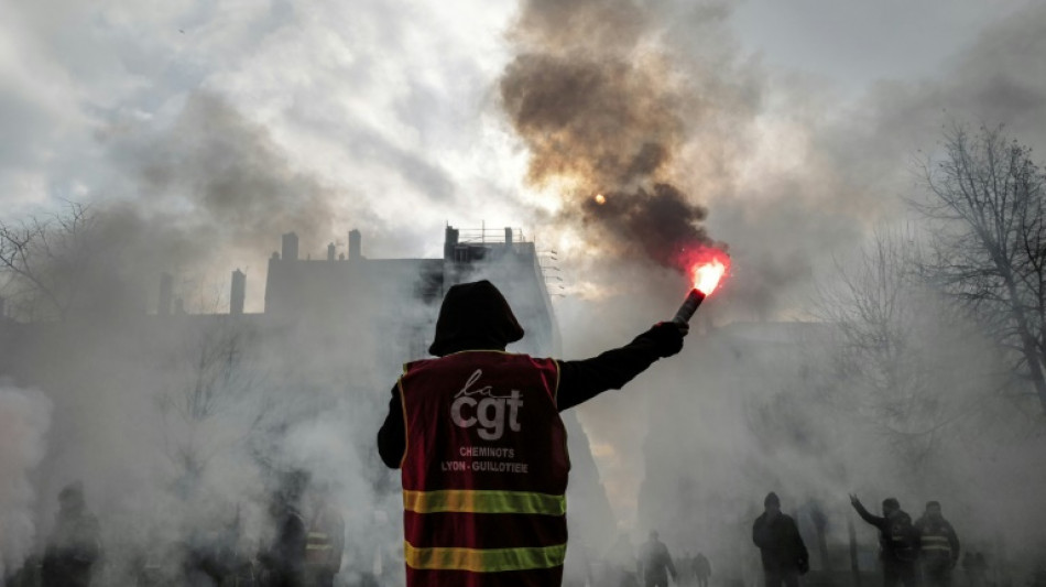 Dockers, raffineurs et &eacute;lectriciens en gr&egrave;ve jeudi, la CGT veut attiser la flamme du mouvement
