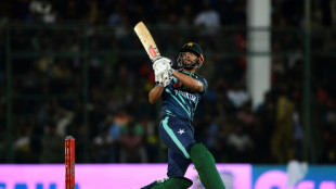 Pakistan's Masood clears tests after blow to head