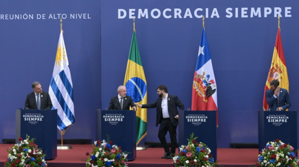 Em c&uacute;pula no Chile, l&iacute;deres de esquerda advertem que democracia est&aacute; 'sob ataque'