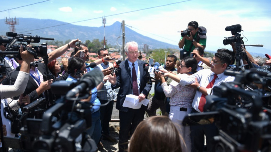 El Salvador desoye a un senador de EEUU para liberar a un deportado por error