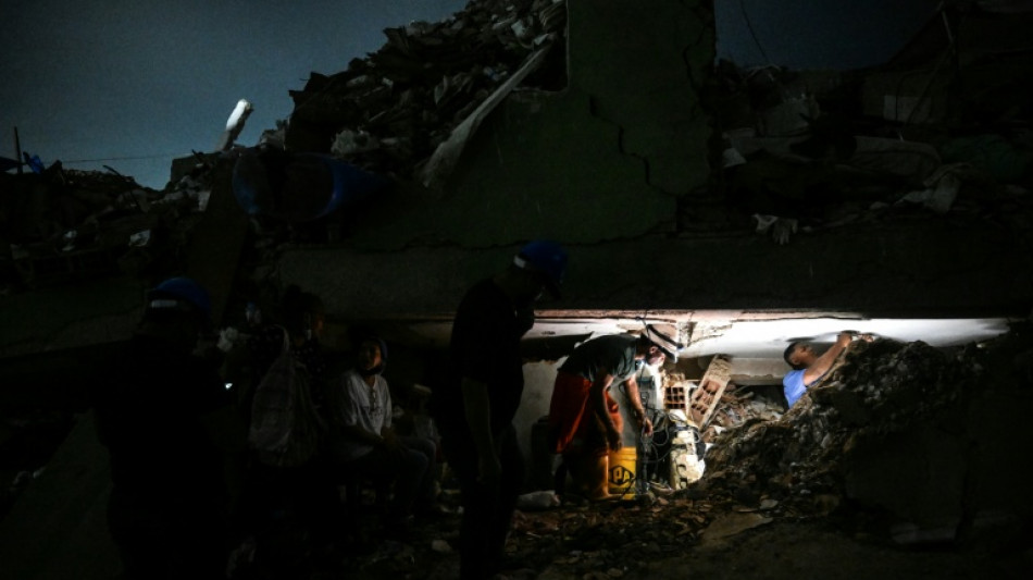 Sobe para 6.301 n&uacute;mero de mortos por terremotos na Venezuela
