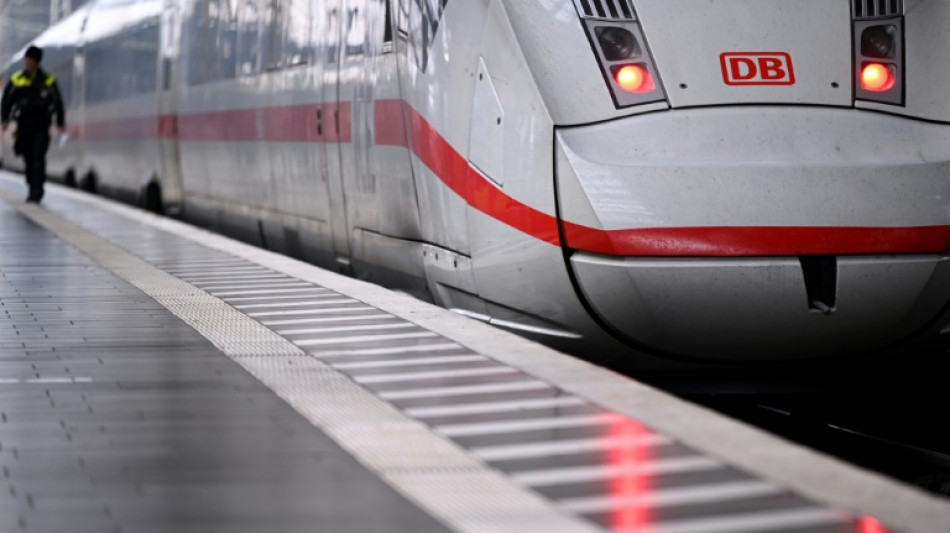 Angriff mit Hammer und Beil in ICE: Motiv von Verd&auml;chtigem unklar