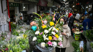 Mercados de la ciudad china de Wuhan celebran A&ntilde;o Nuevo Lunar, pese al recuerdo del covid-19